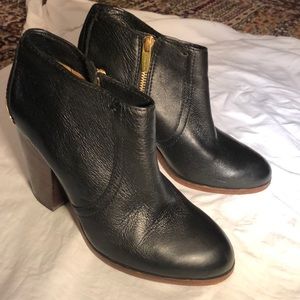 Coach Shoes Hattie ankle Booties EUC size 7M